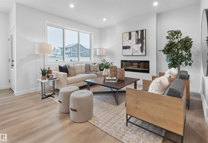 Property Photo: 1028 Cristall Crescent SW AB T6W 5S5
