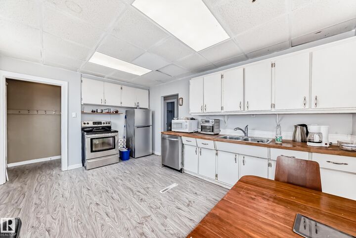 Property Photo: 5013-5015 49 Avenue AB T9C 1L9