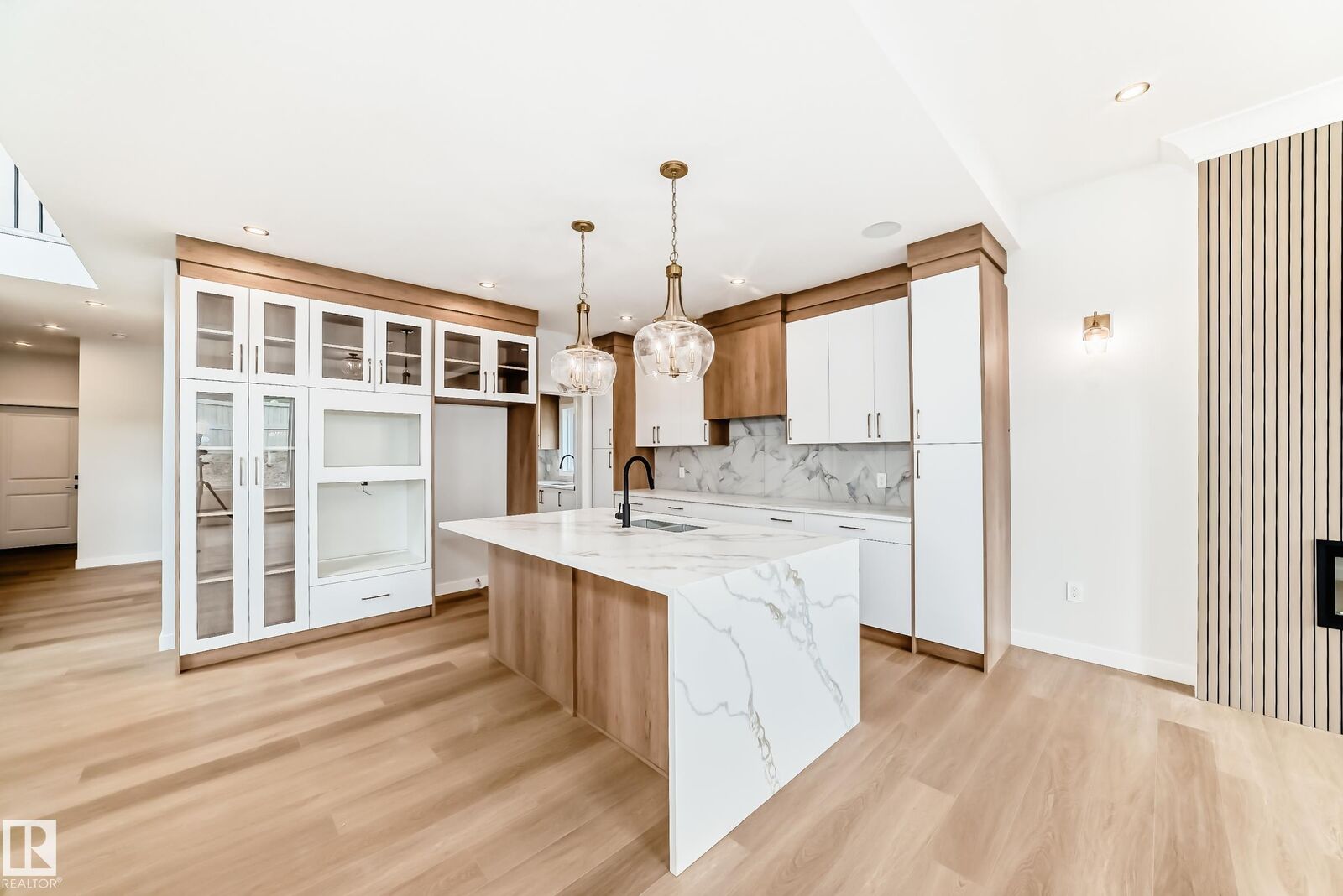 Property Photo: 47 Meadowgrove Lane AB T7X 0W2