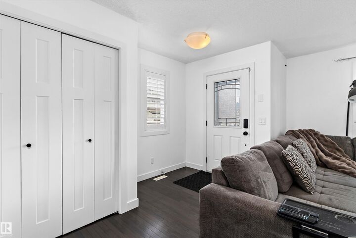 Property Photo:  6904 Cardinal Wynd SW  AB T6W 2Y4 