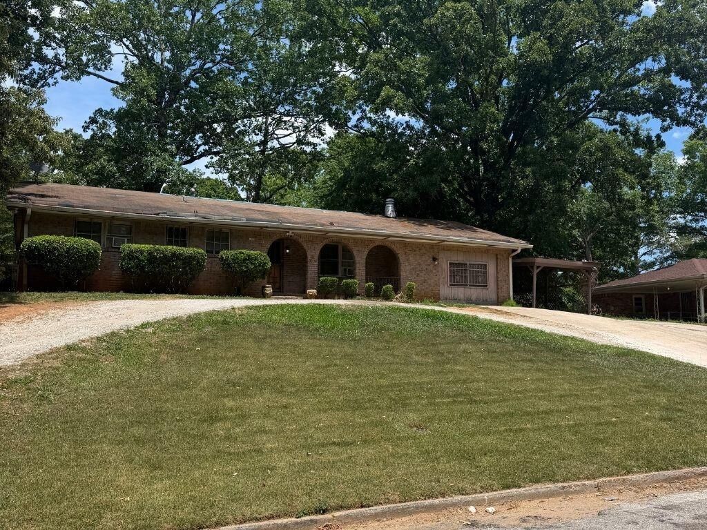 Property Photo:  2556 Williamsburg Drive  GA 30034 