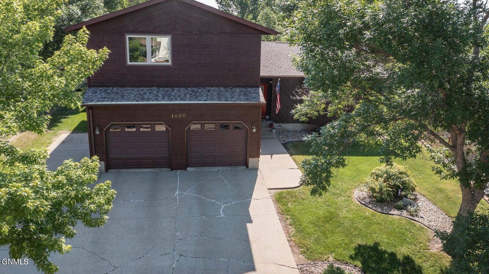 Property Photo:  1600 1st Avenue NE  ND 58523 