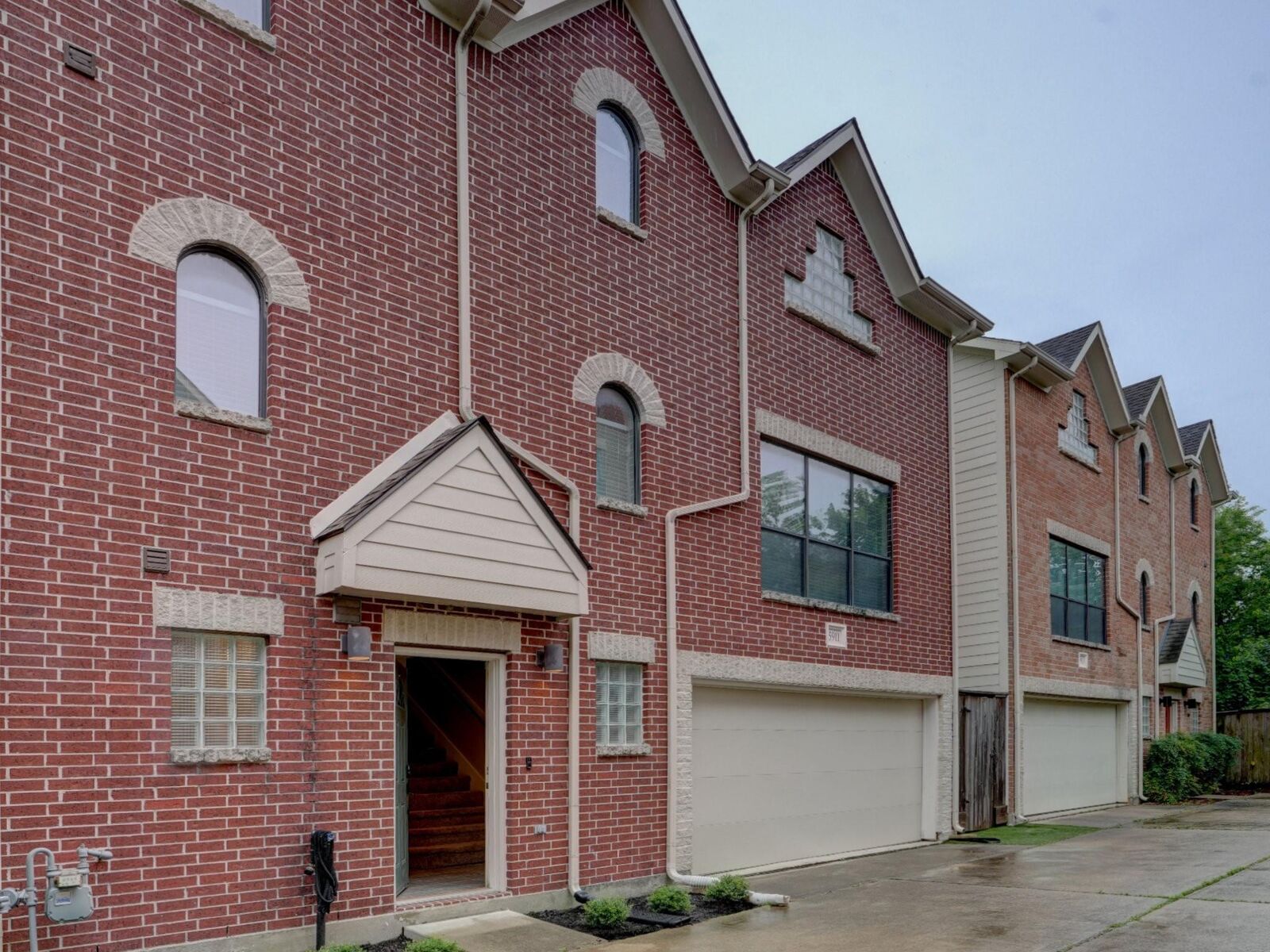 Property Photo:  5911 Petty Street  TX 77007 
