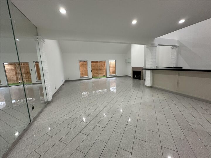 Property Photo:  16 Alpine Court  TX 77401 