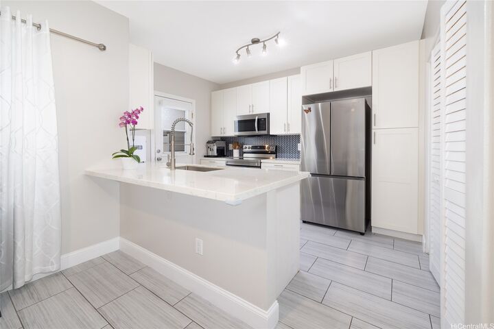 Property Photo: 91-1018 Kaimalie Street R2 HI 96706