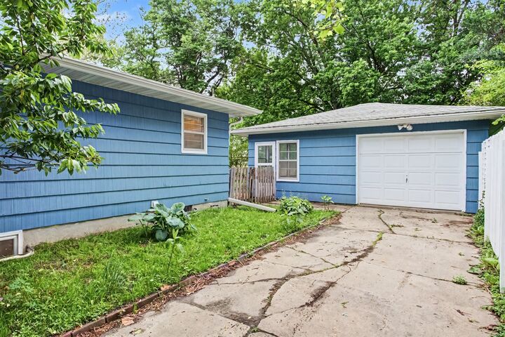Property Photo:  1323 Arizona Avenue  IA 50014 