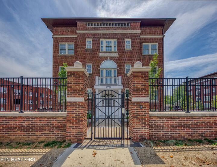 Property Photo: 2730 E Magnolia Ave 303 TN 37914