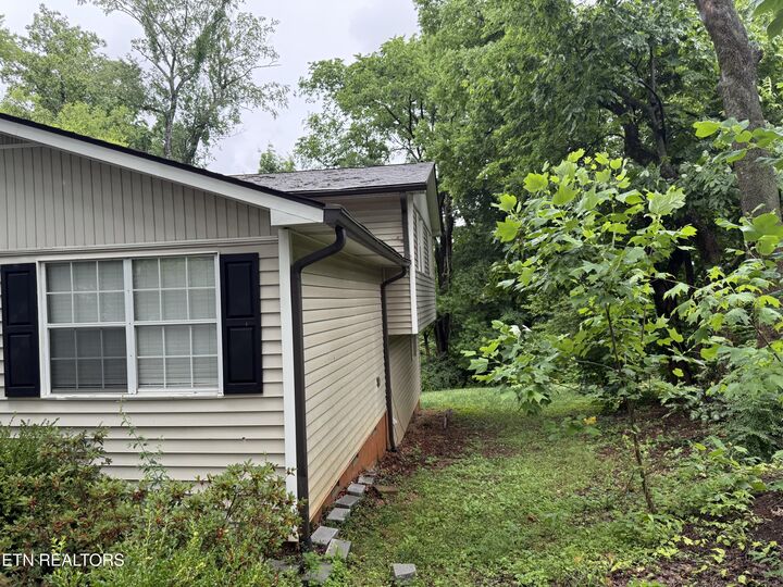 Property Photo: 306 Kingston Court TN 37919