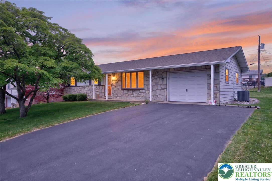 Property Photo:  321 E Montgomery Street  PA 18103 