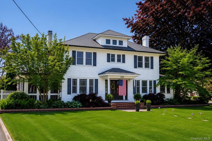 Property Photo:  119 Hubbard Avenue  NY 11901 