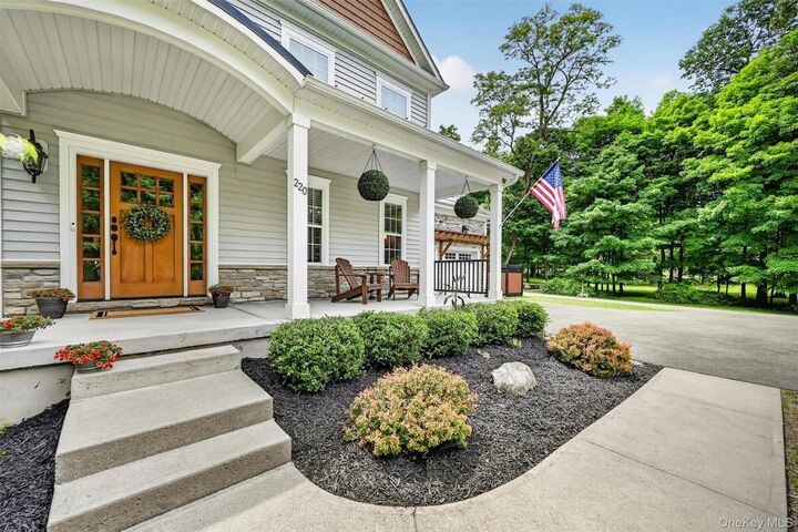 Property Photo:  220 Bay View Avenue  NY 12520 