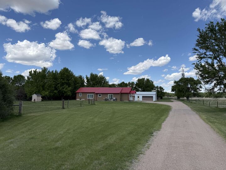Property Photo:  18375 W Island Rd  NE 69151 