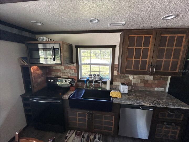 Property Photo:  15455 NW 100th Avenue Road  FL 32686 