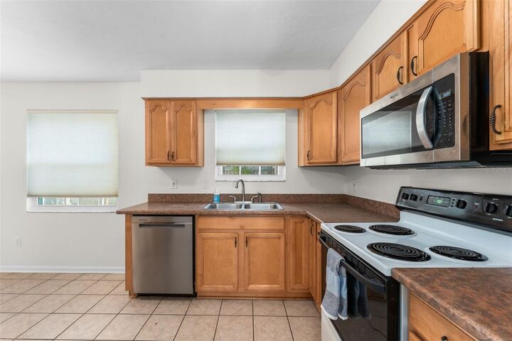 Property Photo:  2026 SW 73rd Street  FL 32607 