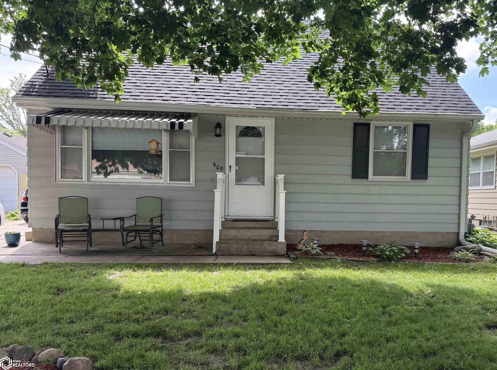 Property Photo: 908 S Virginia Avenue IA 50401