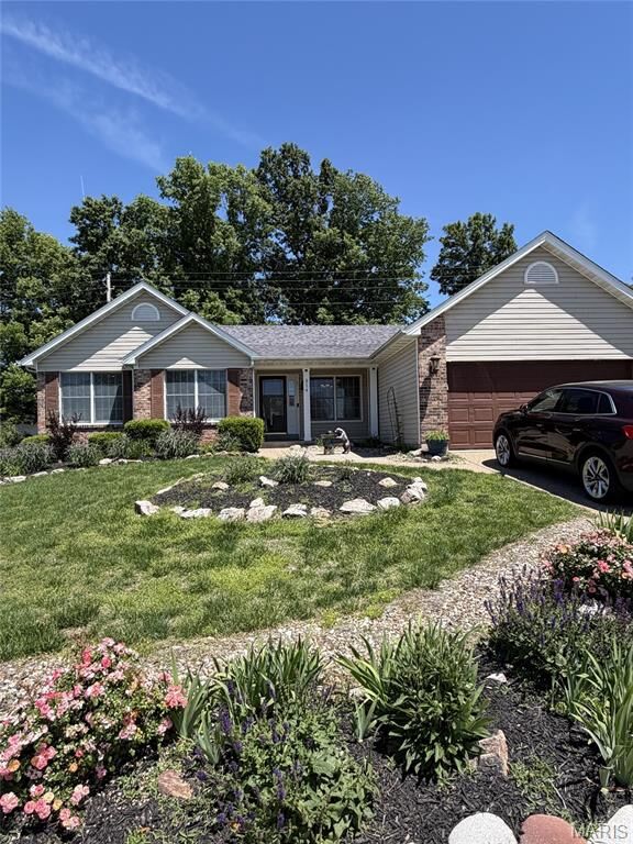Property Photo:  814 Emerald Place Drive  MO 63304 