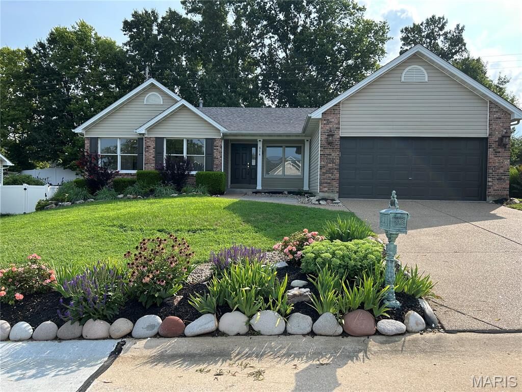 Property Photo:  814 Emerald Place Drive  MO 63304 