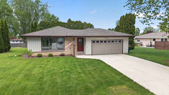 Property Photo:  508 Whitegate Dr  WI 53080 