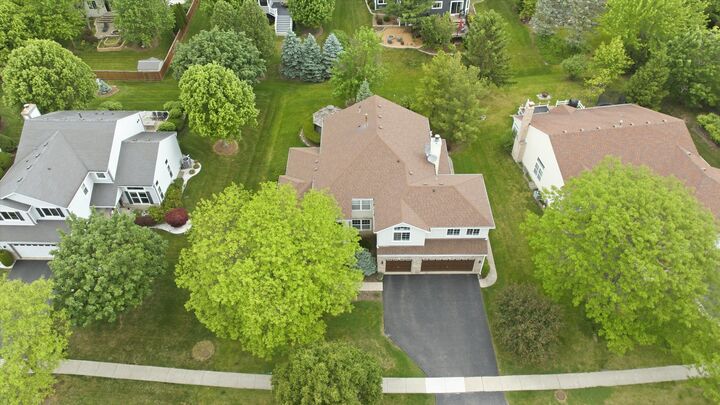 Property Photo:  2210 Fieldcrest Drive  IL 60060 