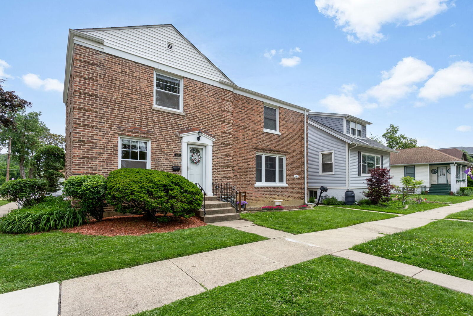 Property Photo: 3501 Vernon Avenue IL 60513