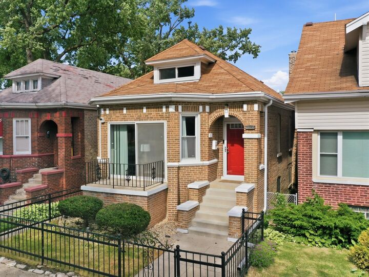 Property Photo:  10203 S Sangamon Street  IL 60643 