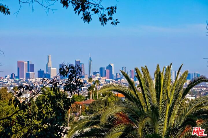 Property Photo: 2274 Vasanta Way CA 90068