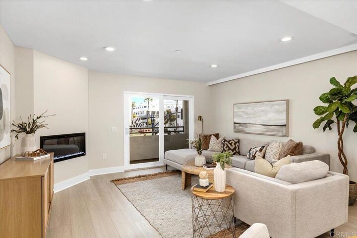 Property Photo: 401 N Coast Hwy CA 92054