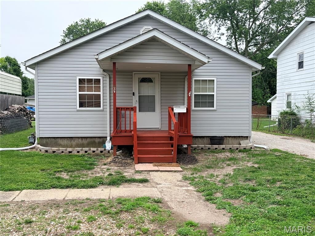 Property Photo:  1620 N Monroe Street  IL 62056 