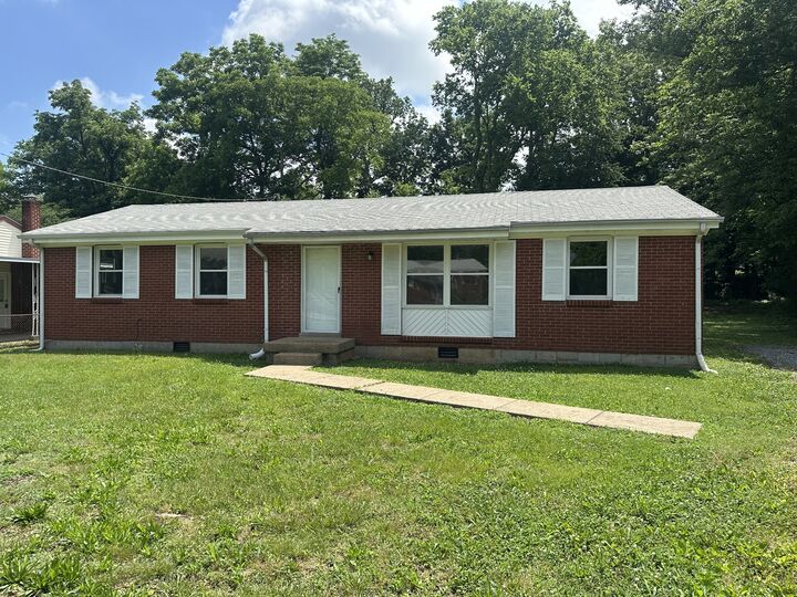 Property Photo: 312 Plantation Dr TN 37042