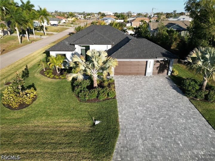 Property Photo:  1621 SW 10th Place  FL 33991 