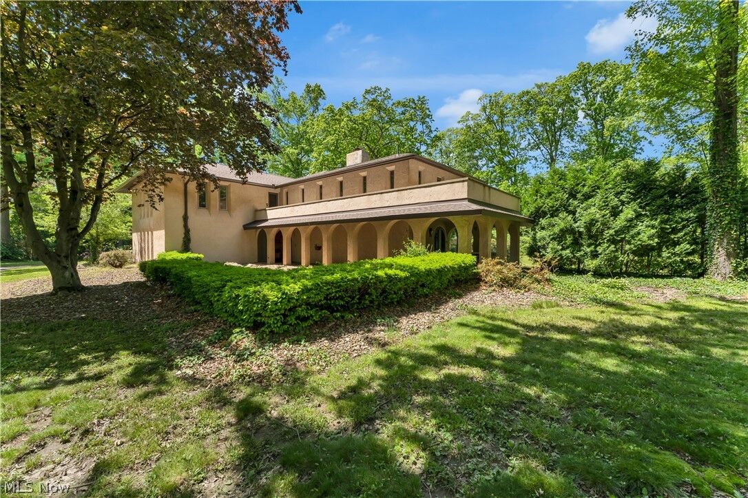 Property Photo: 8551 Hunters Trail SE OH 44484