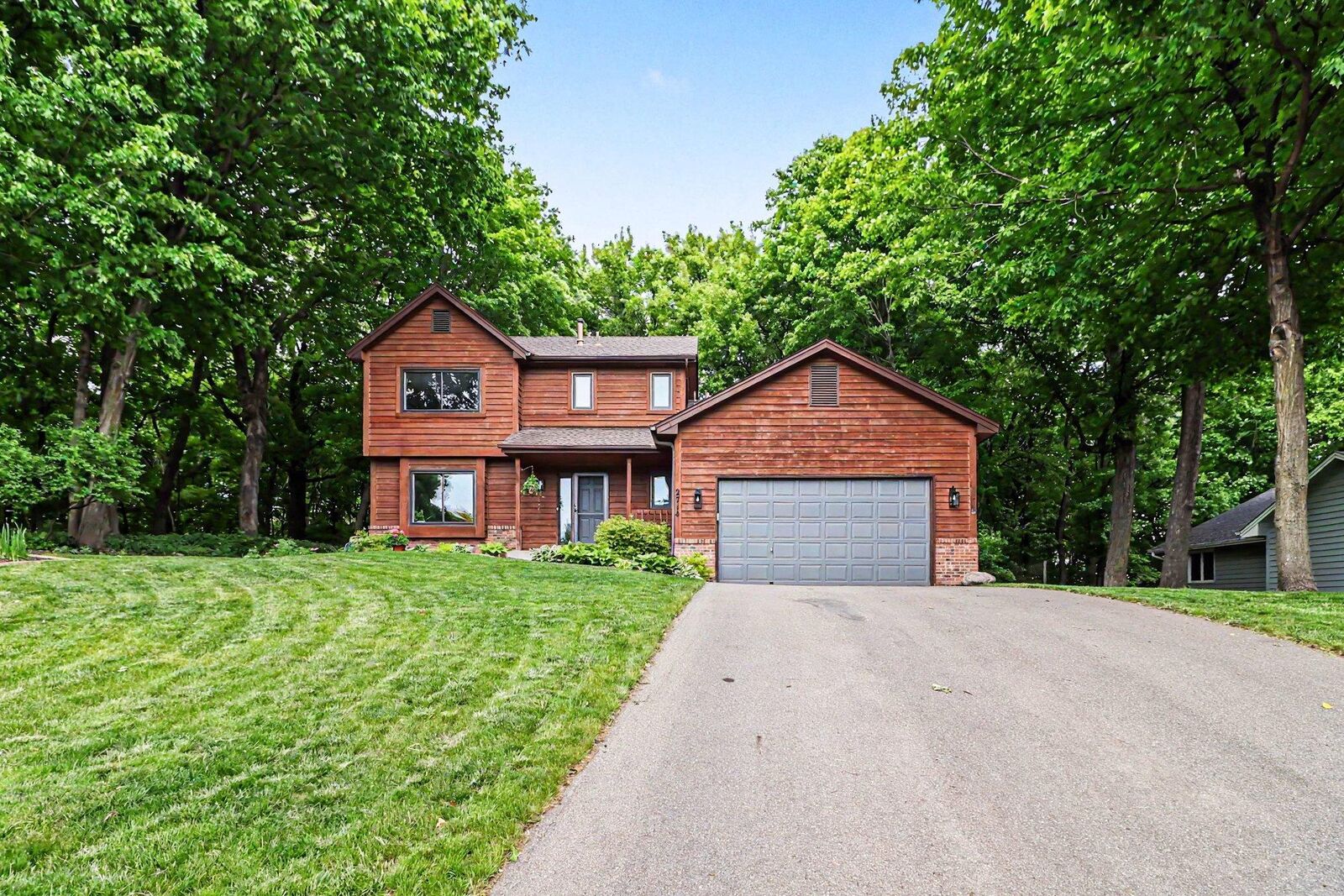 Property Photo: 2714 Shadow Wood Court MN 55318