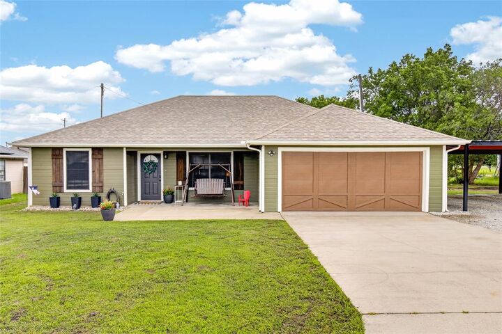 Property Photo:  703 S College Street  TX 75423 