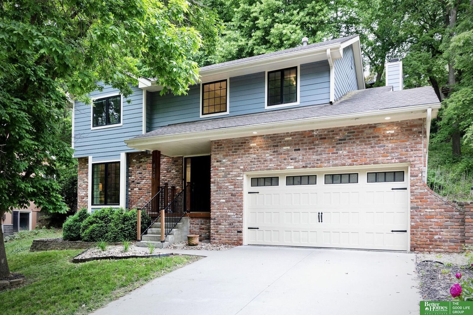 Property Photo: 828 Hidden Hills Drive NE 68005