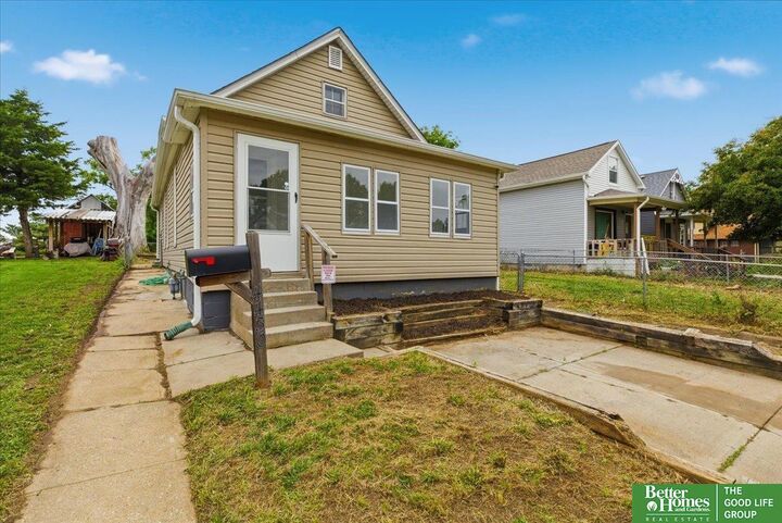 Property Photo:  4430 S 32 Street  NE 68107 