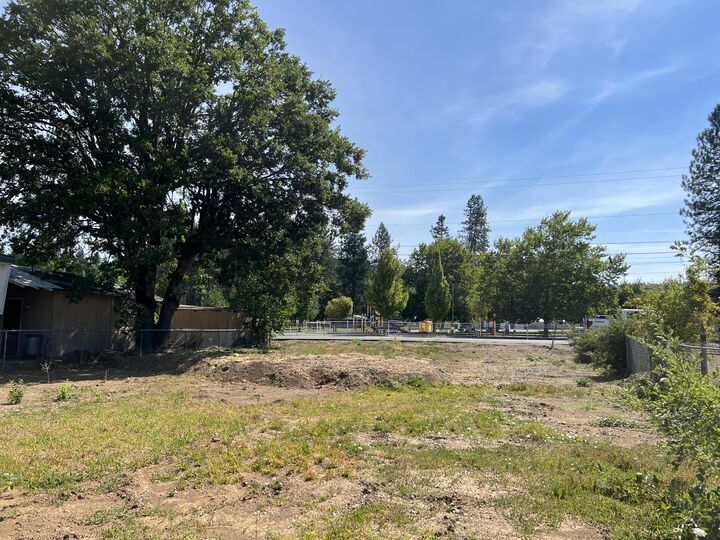 Property Photo:  308 S Junction Avenue  OR 97523 