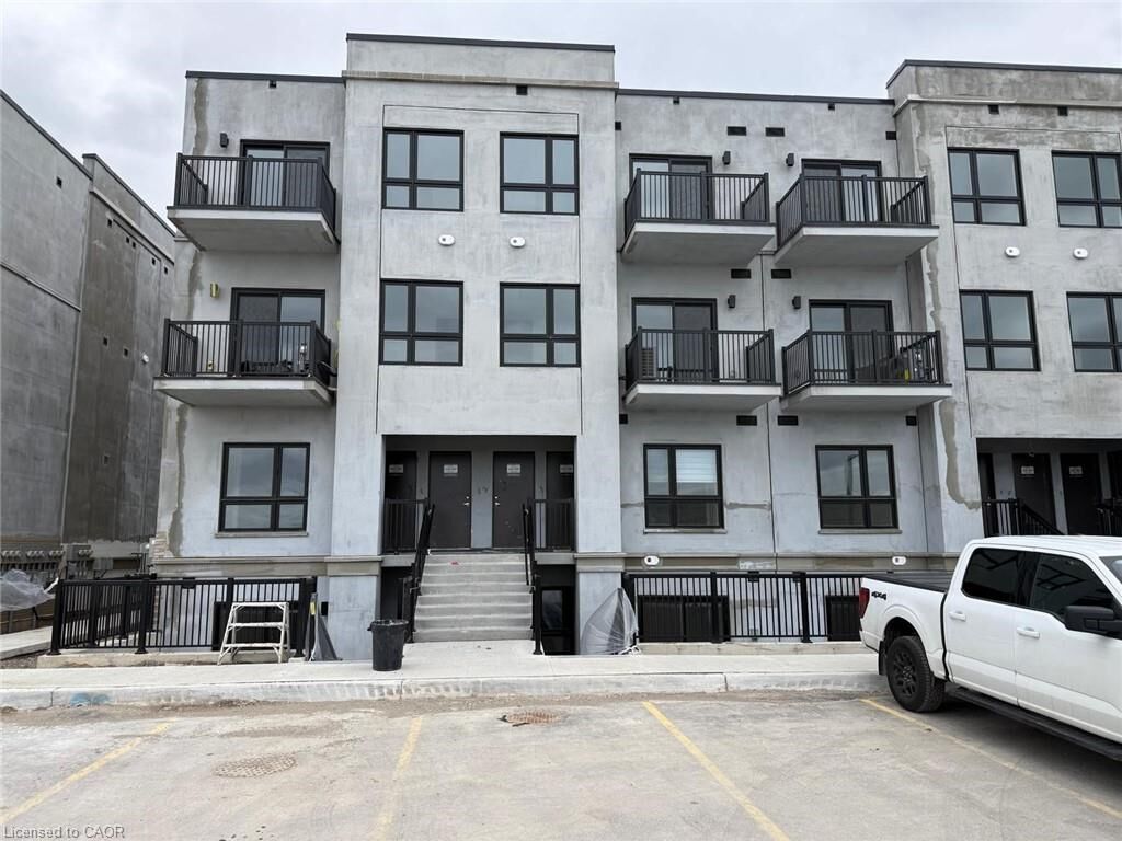 Property Photo:  25 Palace Street Q2  ON N2E 0L2 