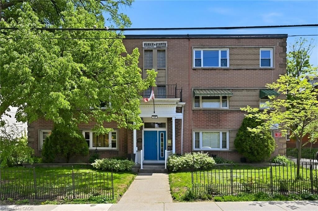 Property Photo: 137 Emerald Street S 28 ON L8N 2V4