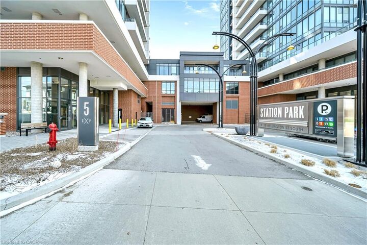 Property Photo:  5 Wellington Street S 1612  ON N2G 0E3 