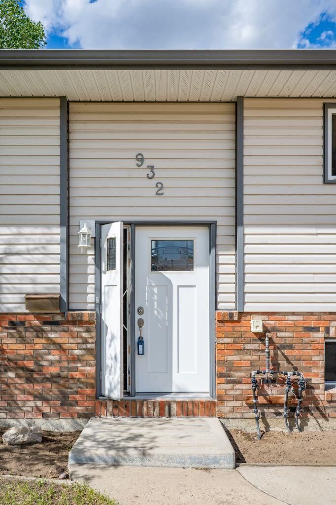 Photo de la propriété: 932 22 Street NE AB T1C 1L7