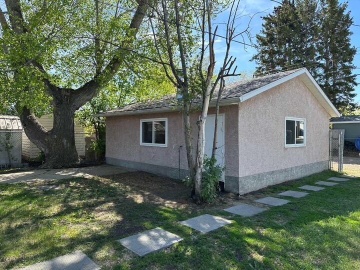 Property Photo:  5115 61 Avenue  AB T4J 1E8 