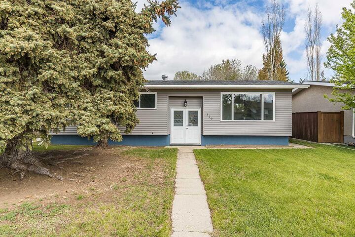 Property Photo:  320 16 Street NE  AB T1A 7L9 