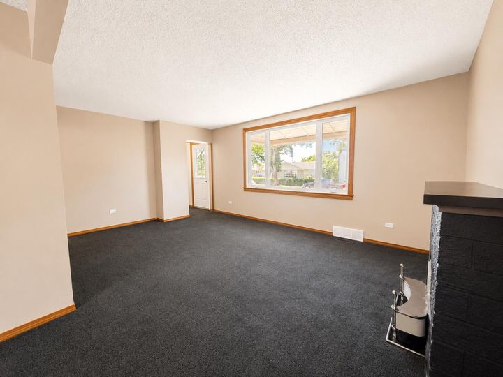 Property Photo: 614 6 Avenue AB T9W 1B2