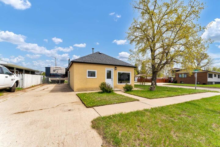 Property Photo:  837 Main Street S  AB T0J 2P0 