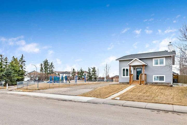 Property Photo:  63 Cimarron Meadows Road  AB T1S 1W1 