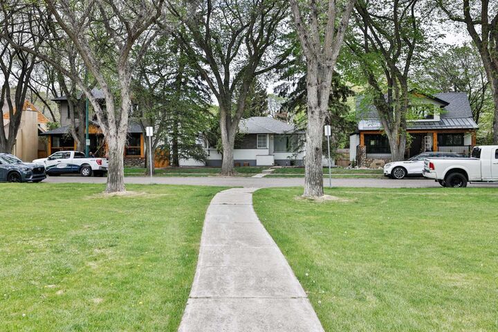 Property Photo:  1047 16 Street S  AB T1K 1X3 