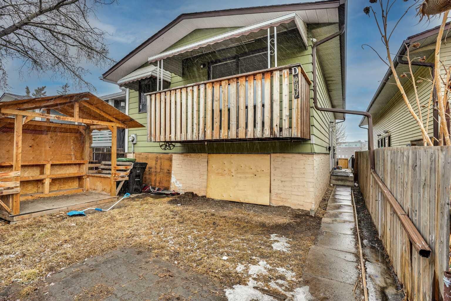 Property Photo:  903 44 Street SE D  AB T2A 5K7 