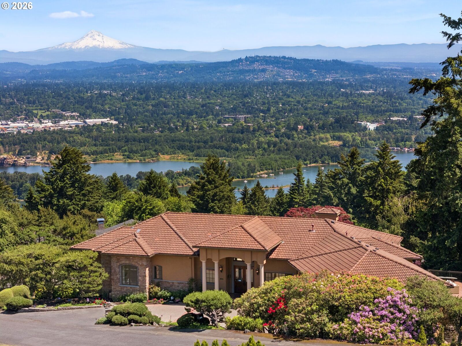 Property Photo:  1212 SW Hessler Dr  OR 97239 