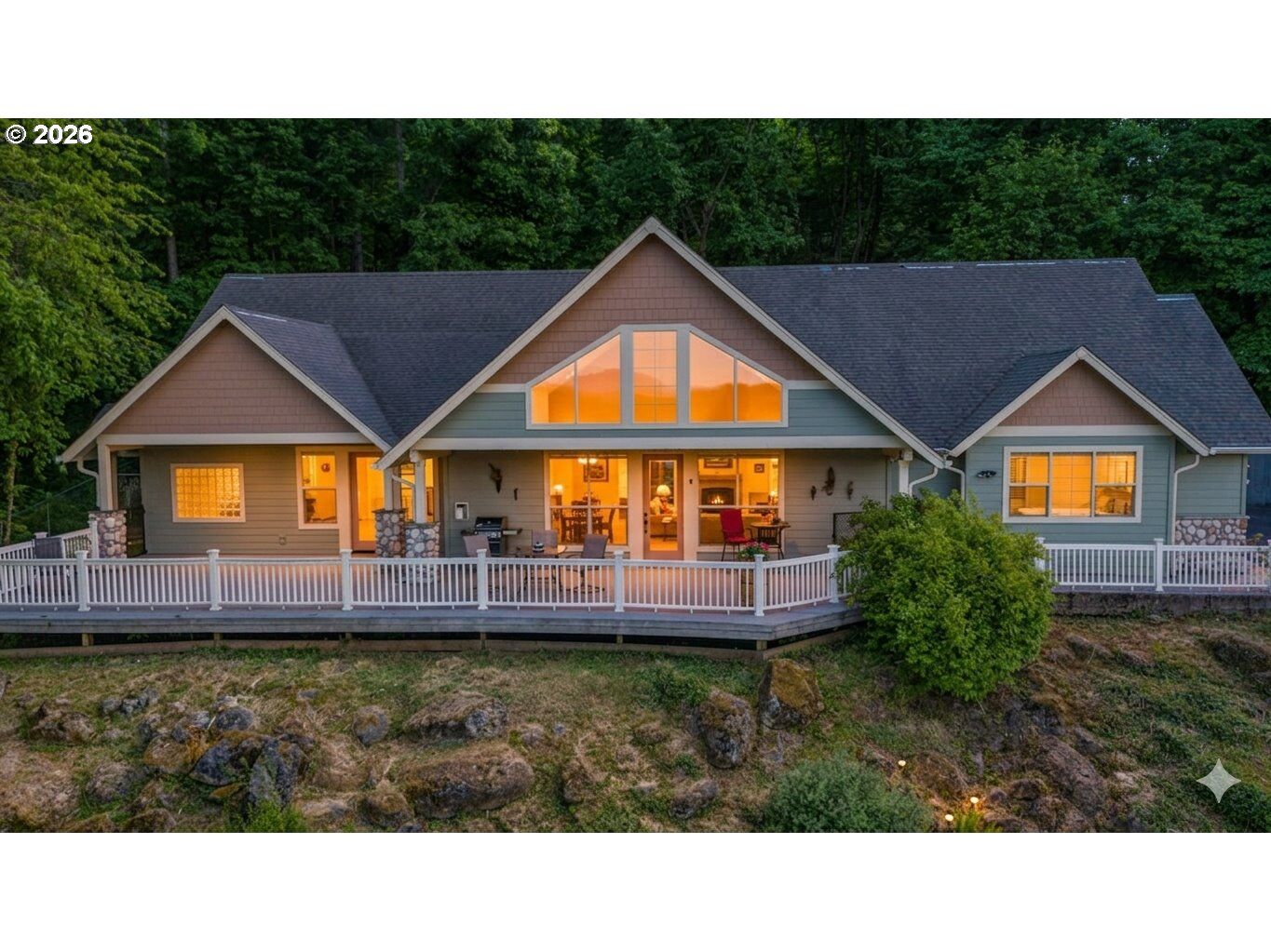Property Photo:  733 Queens Ave  OR 97426 