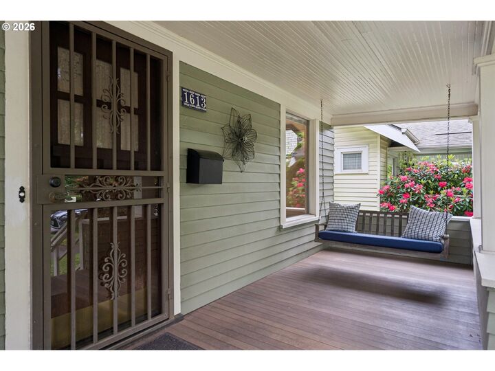Property Photo:  1613 N Willamette Blvd  OR 97217 